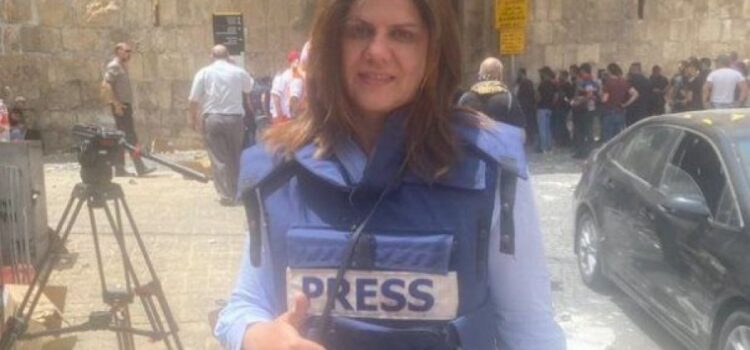 Počast, Širen Abu Akleh, novinarki Al Džazire i veteranki u izveštavanju o izraelsko-palestinskom sukobu, koja je upucana na Zapadnoj obali. Zvali su je “Glas Palestine”